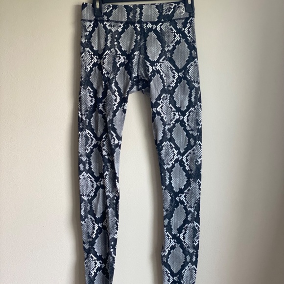 Michael Kors Python Print Leggings - Picture 5 of 6
